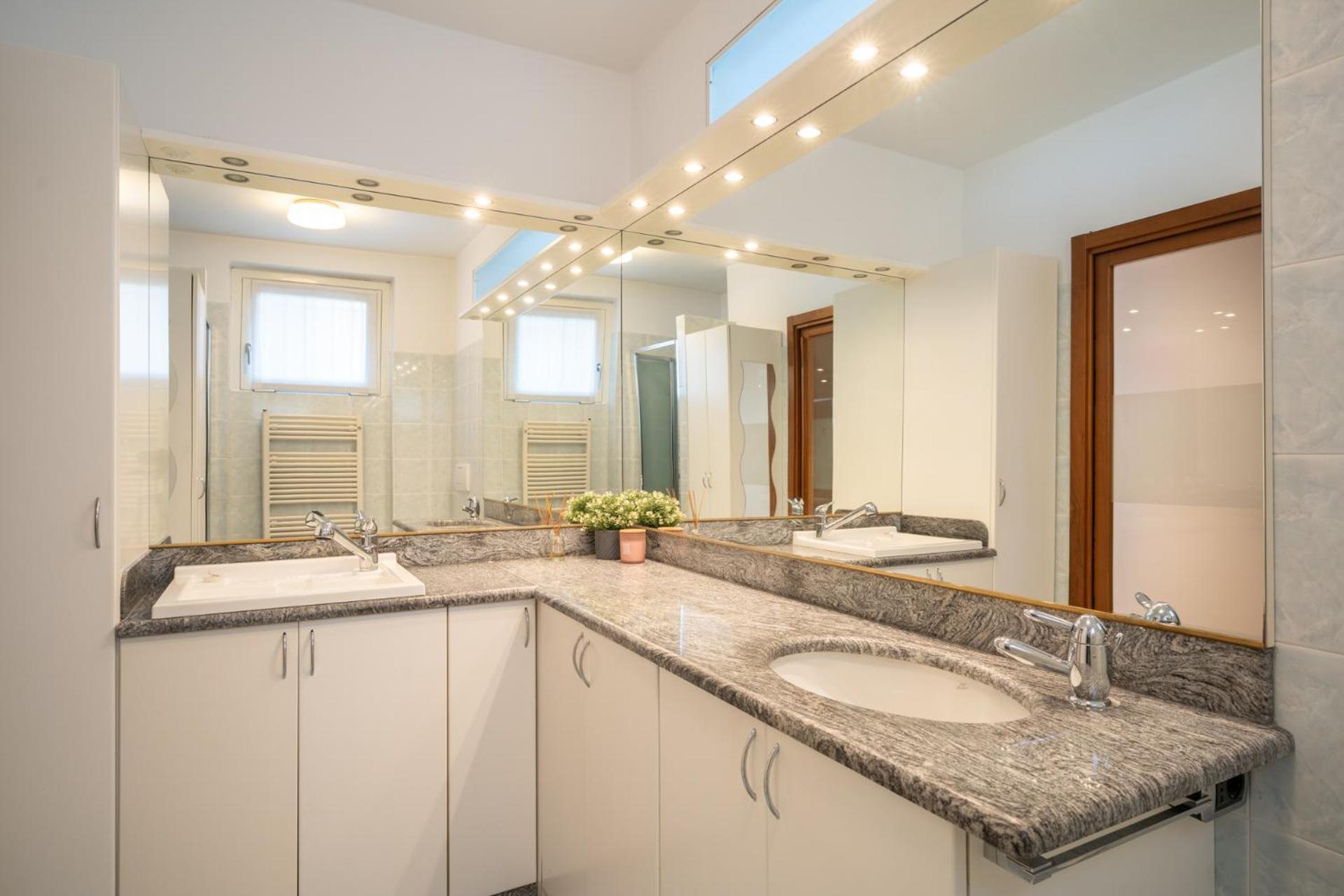 Apartment - In 5 Minutes From Lecco Center *